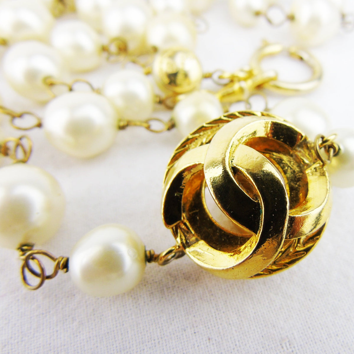 Chanel gold and pearl on sale necklace