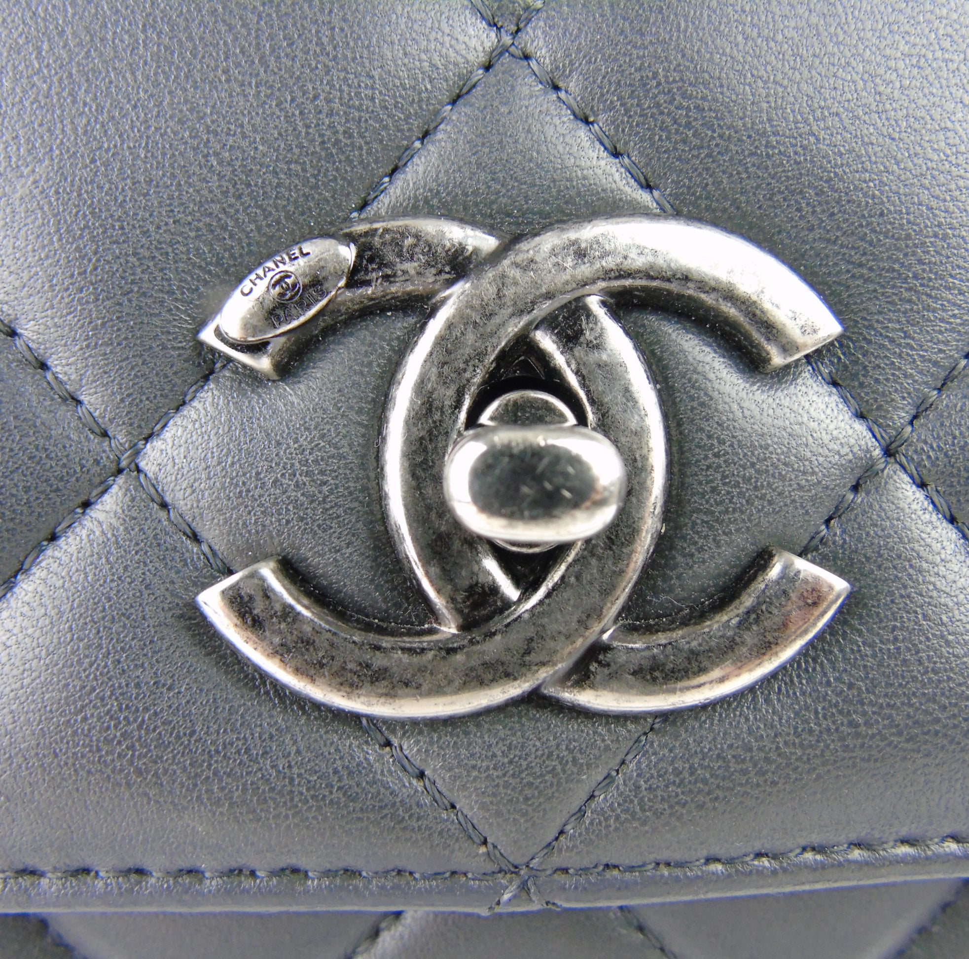 CHANEL Medium 'Trendy CC' flap bag