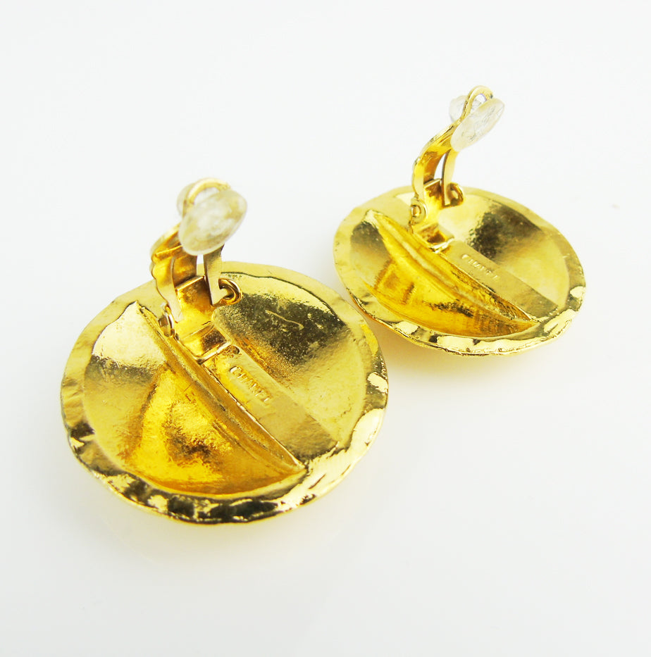 CHANEL Large round gold plated matelasse earrings - vintage