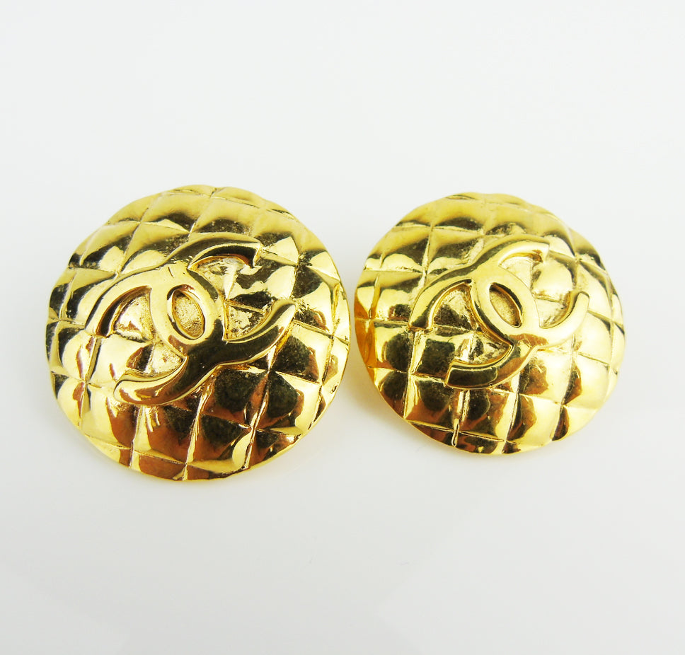 CHANEL Large round gold plated matelasse earrings - vintage