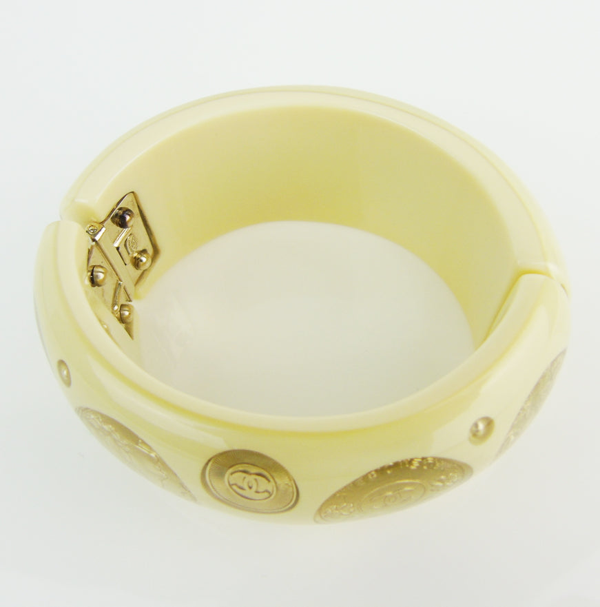 CHANEL Vintage Inclusion Cuff Bracelet Coin and Pearl Cuff cream gold resin