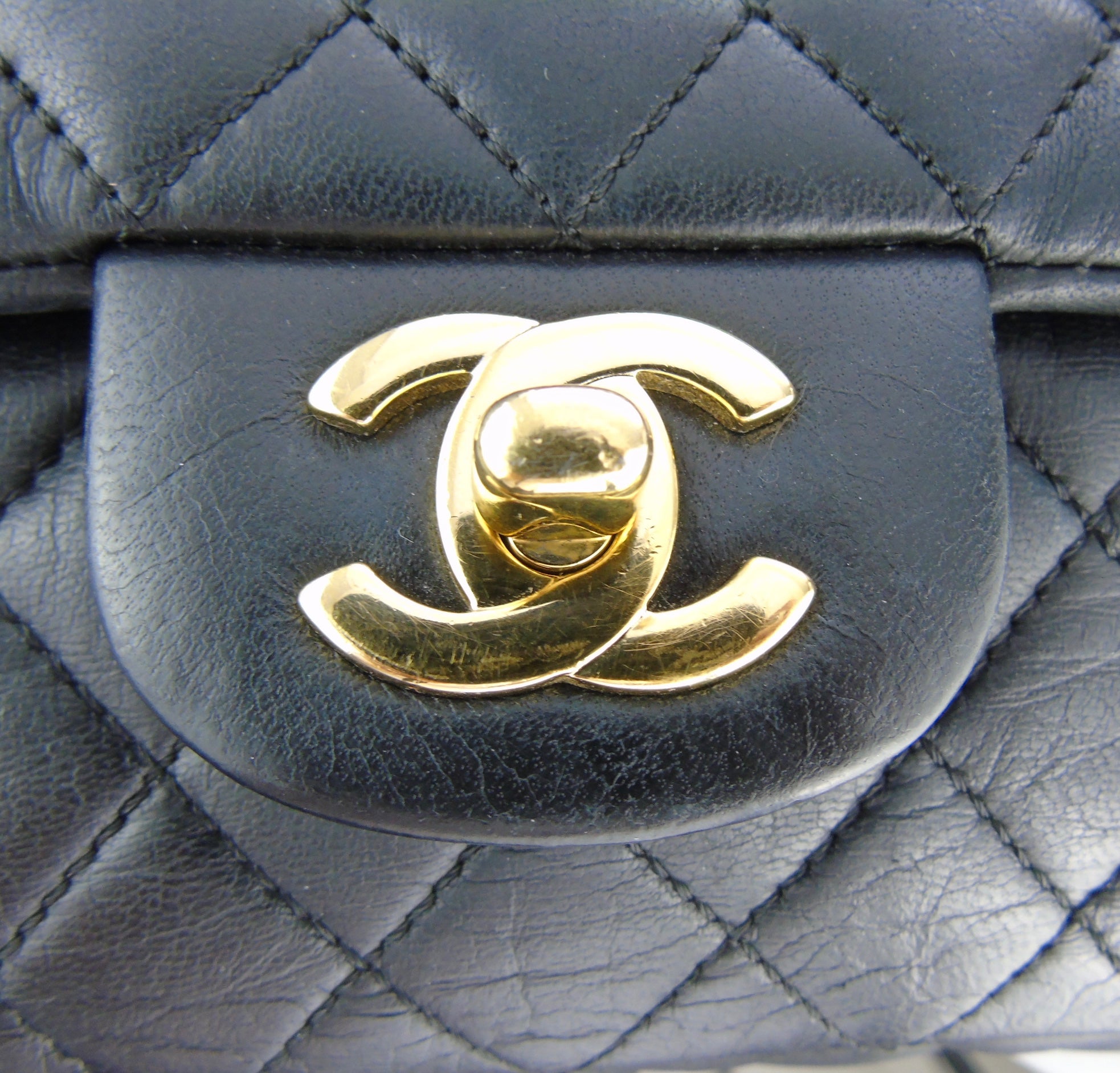 CHANEL classic black flap bag 'valentine charms'