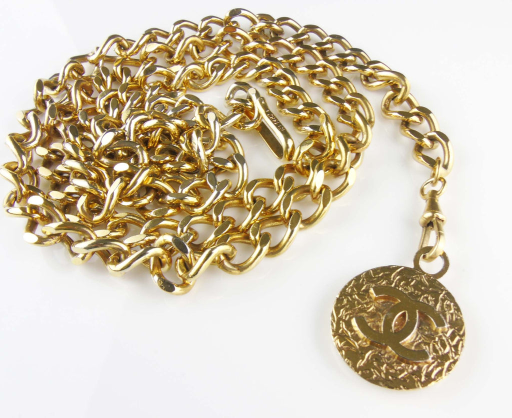 chanel vintage chain belt gold medallion CC