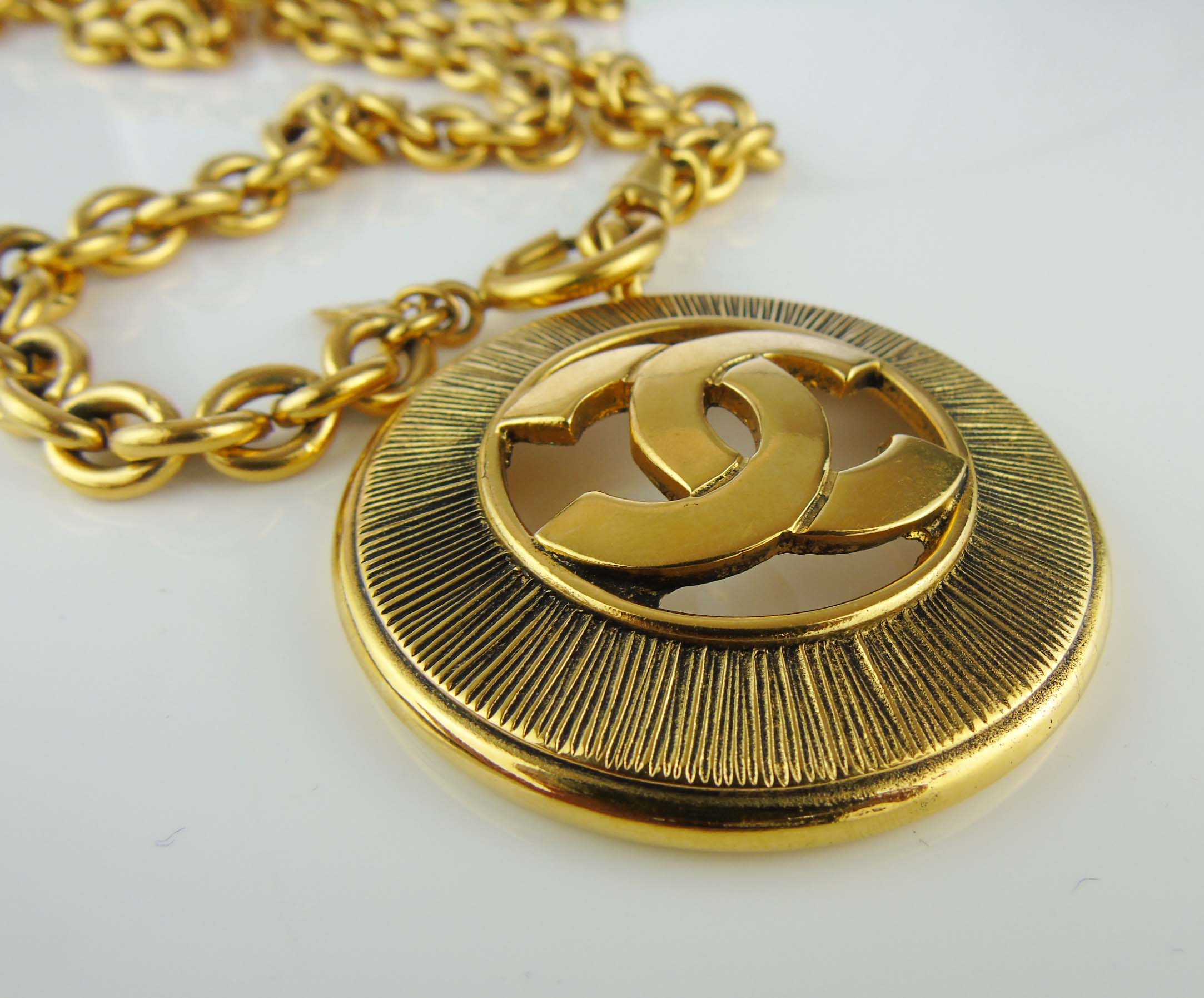 CHANEL Gold plated large CC pendant - vintage