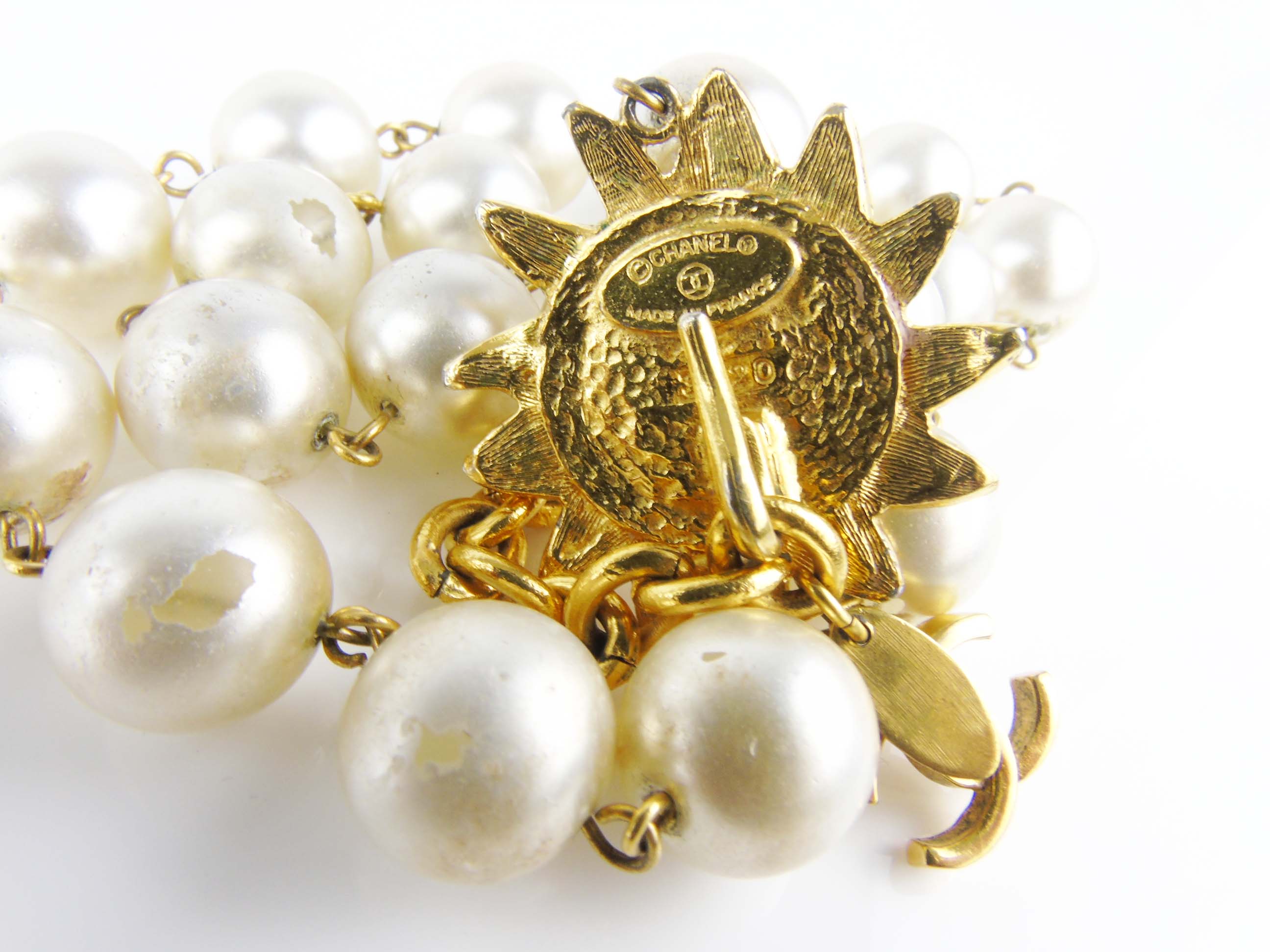 CHANEL Pearl Choker with gold-plated Sun Clasp - vintage