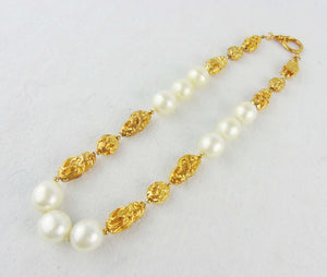 CHANEL Pearl Choker with gold-plated nuggets - vintage