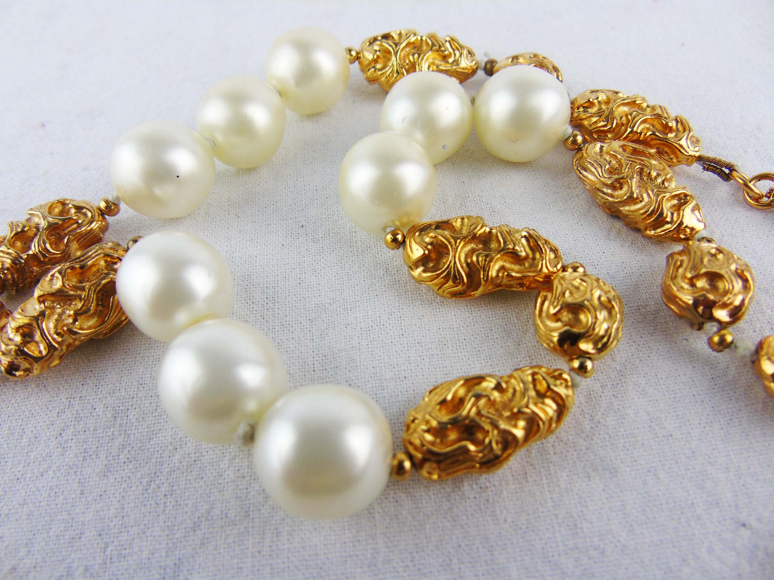 CHANEL Pearl Choker with gold-plated nuggets - vintage