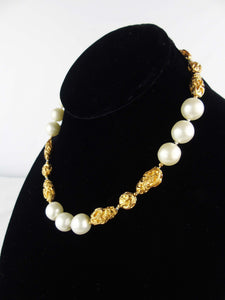 CHANEL Pearl Choker with gold-plated nuggets - vintage