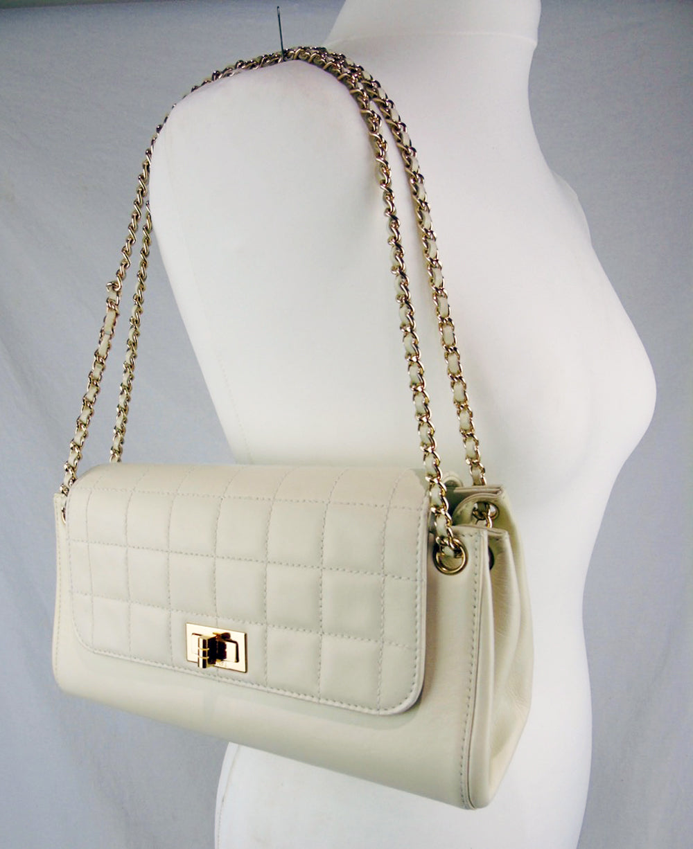 CHANEL pale cream leather quilted flapbag mademoiselle lock