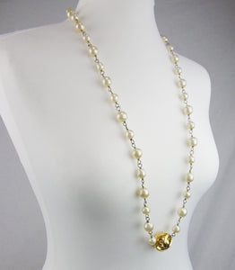 CHANEL Long Pearl Necklace with CC logos - vintage