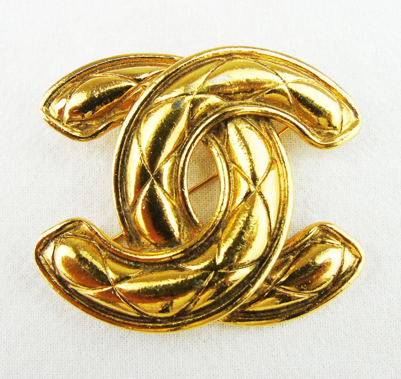 CHANEL vintage CC Matelasse brooch 1980s