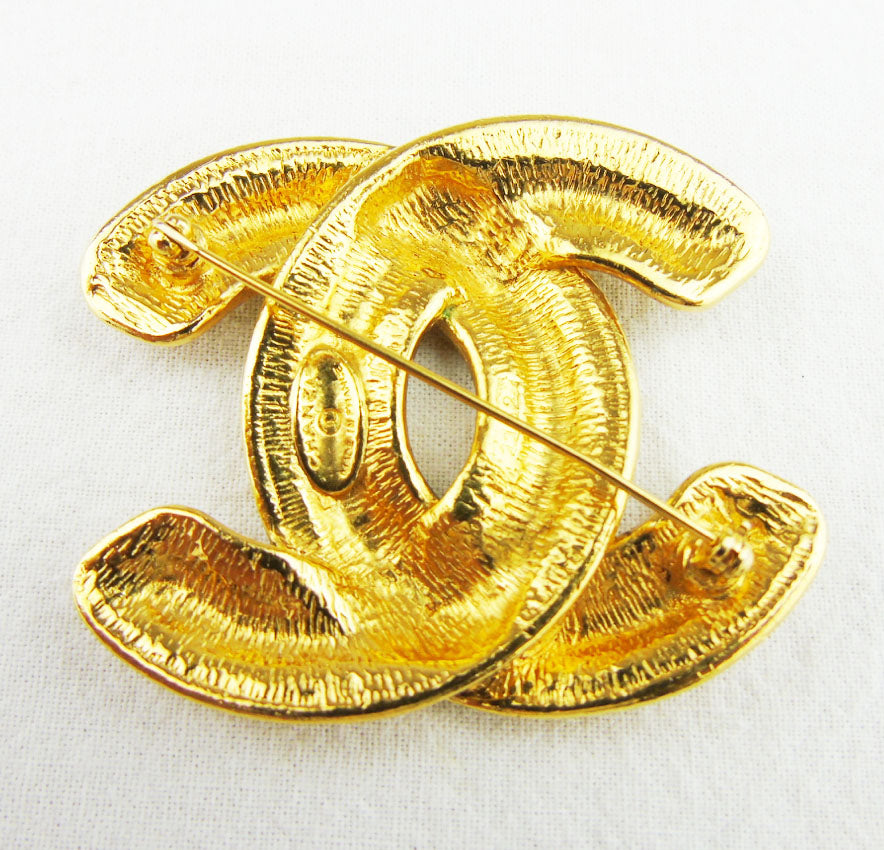 CHANEL Gold plated large CC brooch - vintage